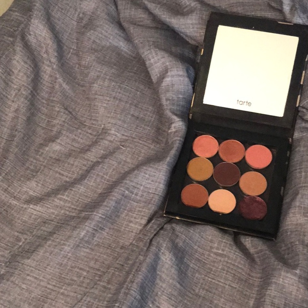 Eyeshadow palette w/ singles